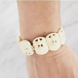 Vintage AVON Gracious Tulips Cream Flower Stretch 7" Bracelet